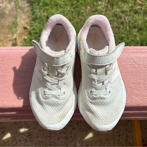 New Balance Arishi Kids Sneakers - Cream and Pink - Picture 6 of 10